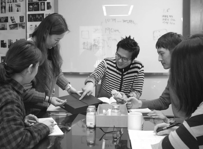 제이케이엠디자인-스마트 크리에이티브를 이끄는 디자인팀 리더 (BX/BI 팀장급, 10년이상~)