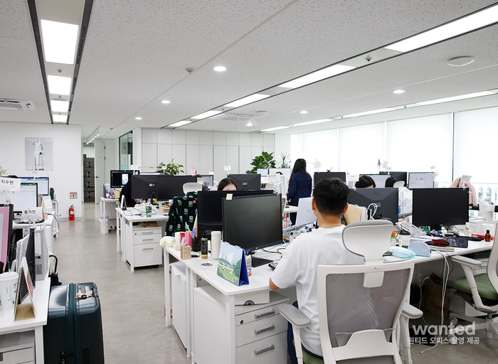 페렌벨-[SOMEBYMI] 이커머스 웹디자인 1년 이상