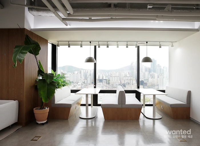 페렌벨-[SOMEBYMI] 이커머스 웹디자인 1년 이상