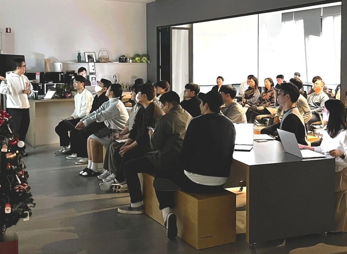 고위드-[카드] B2B Sales Account Manager