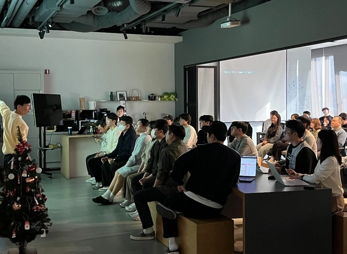 고위드-[카드] B2B Sales Account Manager