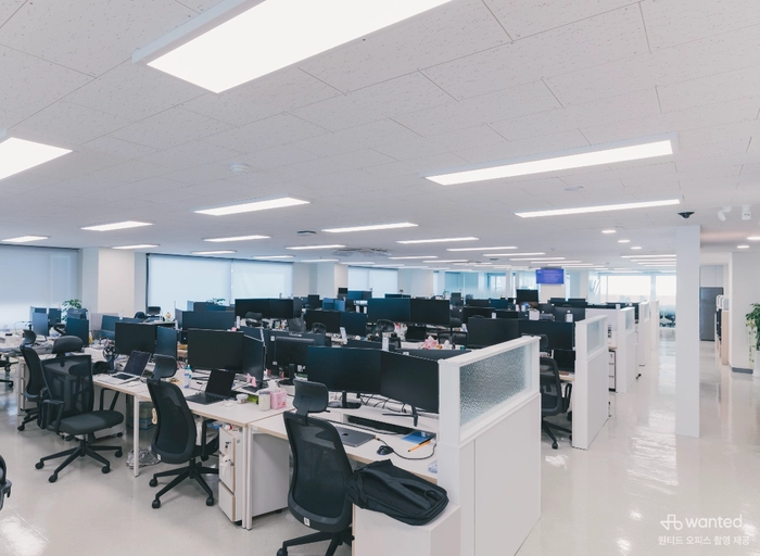 콜로세움코퍼레이션-데이터분석엔지니어 (Data Analytics Engineer)