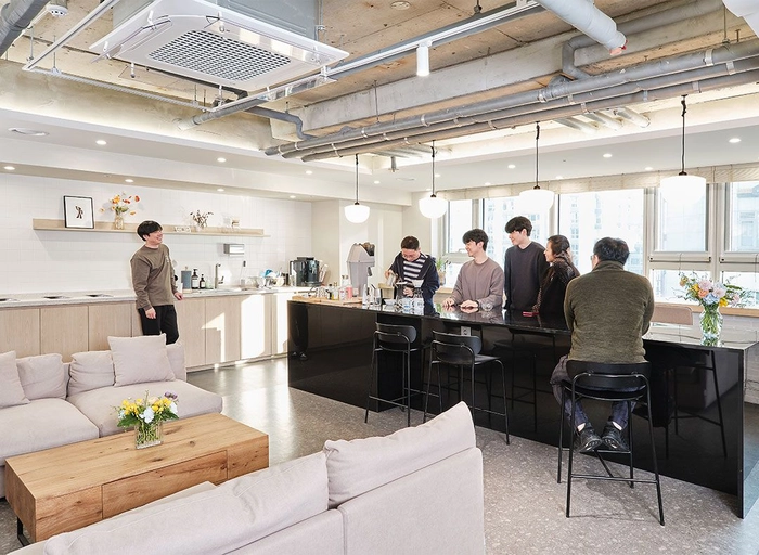 리벨리온-Strategy Associate