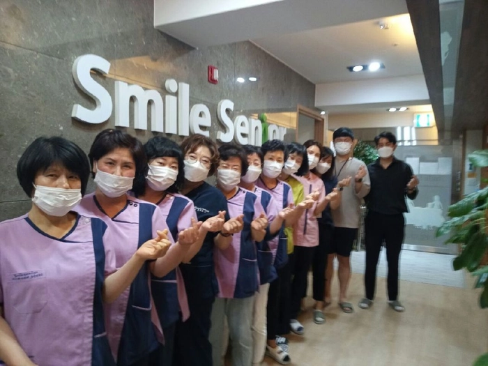 한국시니어연구소-요양서비스 플랫폼/브랜드 영업 담당 매니저