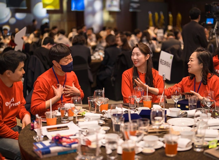 쿼드마이너-UI/UX  웹 개발자 (3년차 이상)