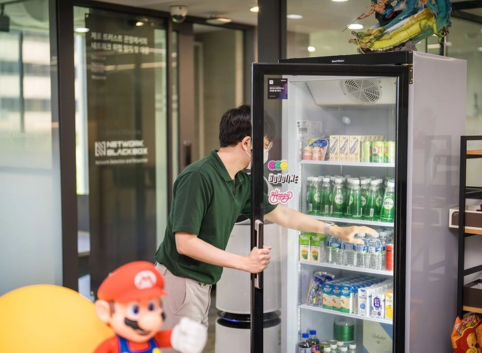 쿼드마이너-UI/UX  웹 개발자 (3년차 이상)