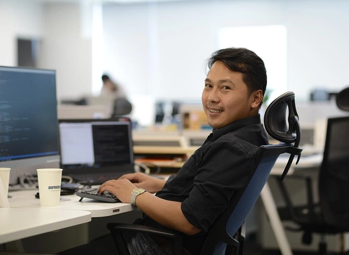 브릭-반도체 EES 프론트엔드 개발자