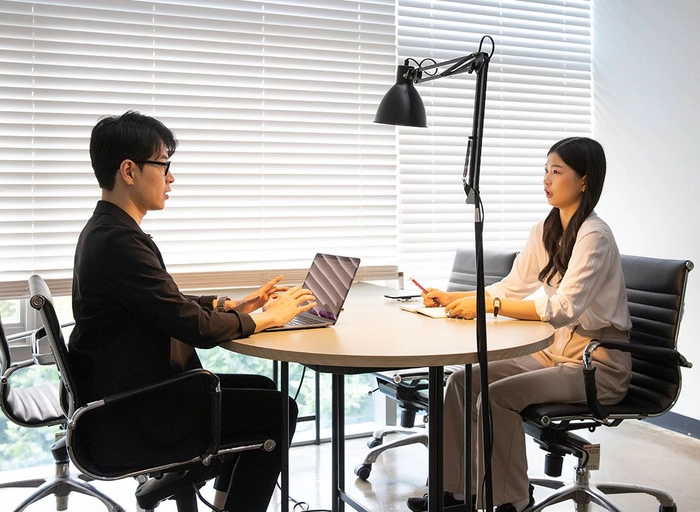 밀리밀-[어반사이드] 성수 플래그십 스토어 매장 매니저 (패션,아웃도어,캠핑)