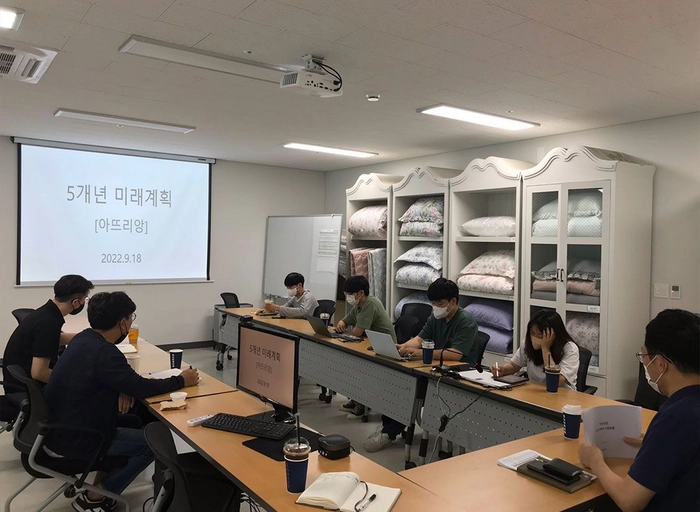 아뜨리앙-[클라르하임] 프리미엄 베딩 브랜드 이커머스 온라인 MD 3년 이상