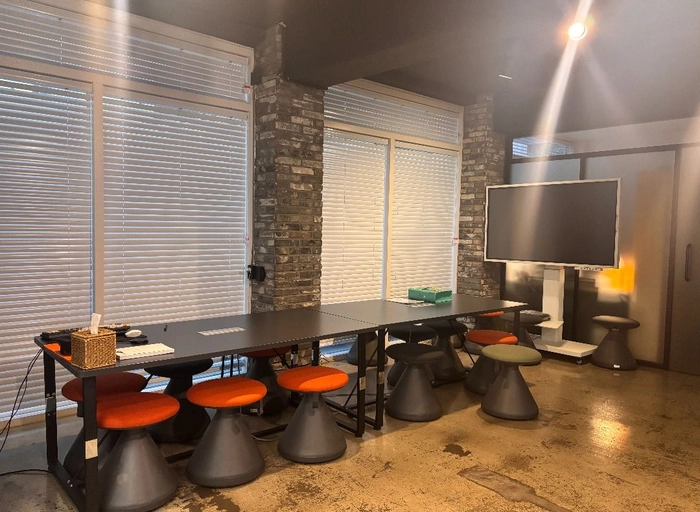 크리에이티브멋-아트디렉터 (3년 이상)