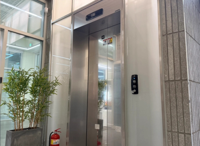 리샵-[SAINTSATIN] 채용담당자