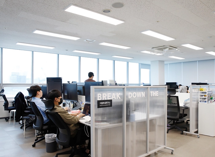 위에이알-광고기획자(AE) 6년 이상