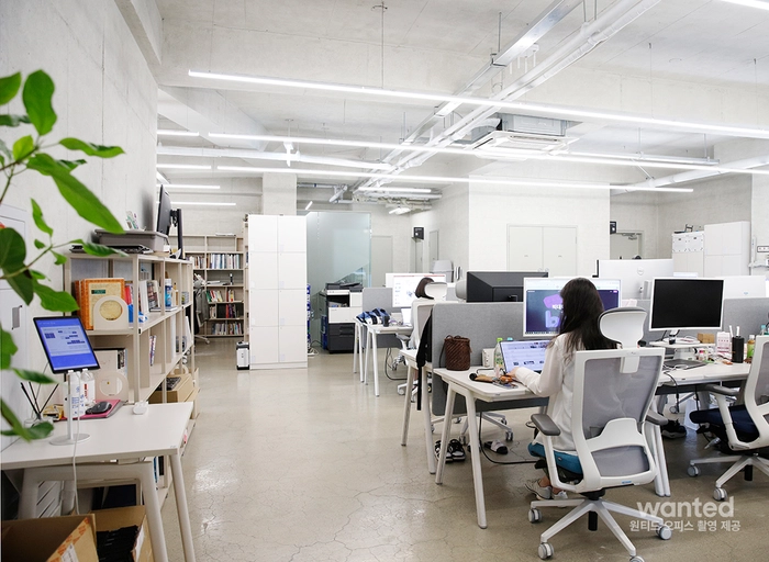 바이브컴퍼니-인사 담당자