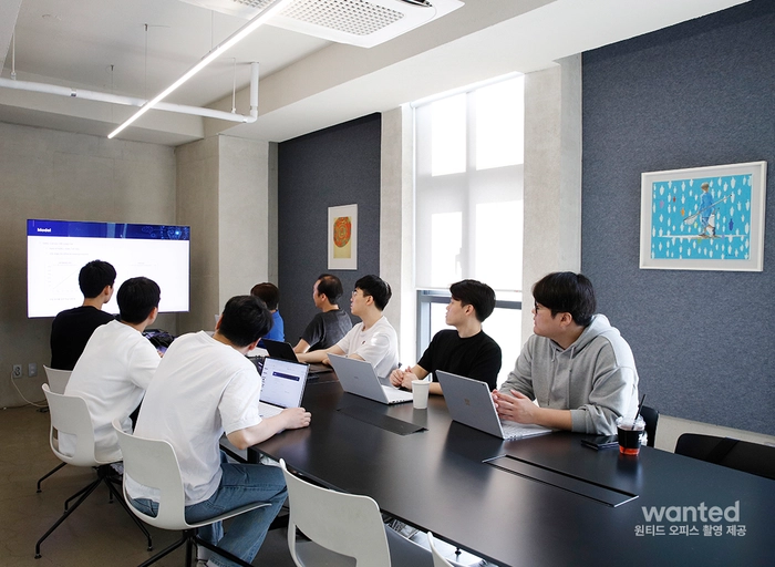 바이브컴퍼니-인사 담당자