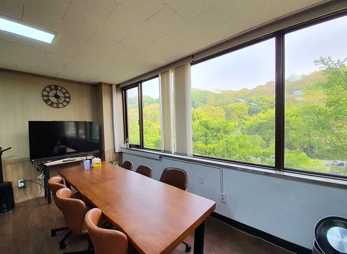 화음-외국인 투자법인 설립 담당 직원