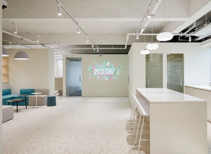 숏뜨-Graphic Designer