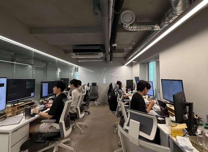 씨브이쓰리-온라인 광고AE (1년~4년)